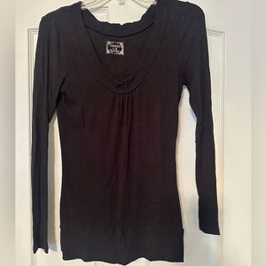 Woman’s Vneck Long sleeve shirt